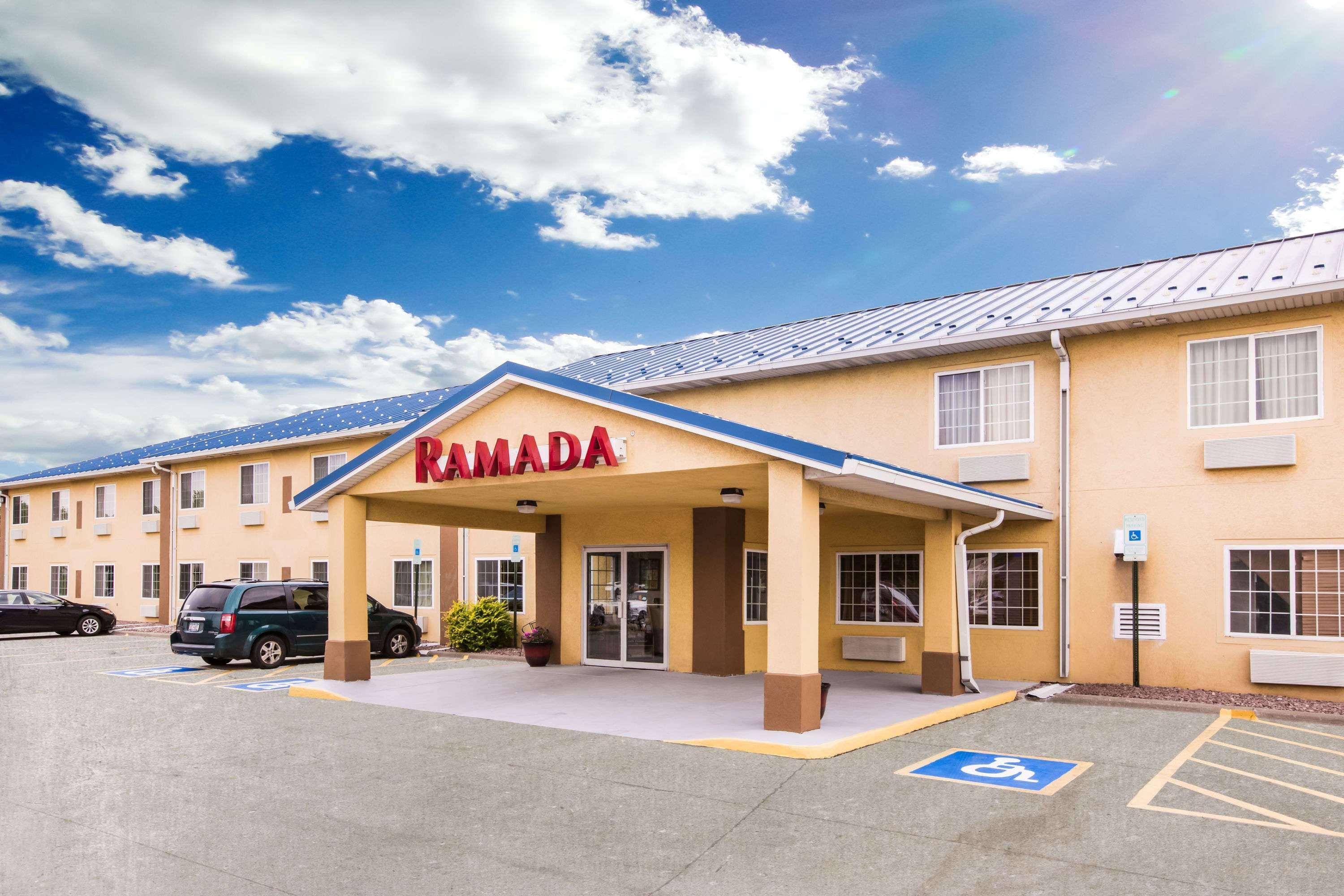 Ramada By Wyndham Sioux Falls Dış mekan fotoğraf